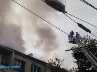 Все още се установява причината за пожара на покрива на жилищен блок в Плевен