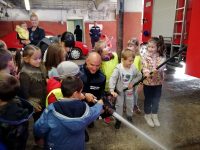 Малчугани от ДГ „Щастливо детство“ – Плевен се запознаха с професията на пожарникаря