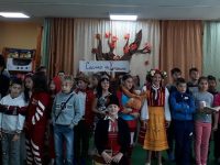 Ученици от ОУ „Св. Климент Охридски“ четоха приказки на малчугани в ДГ „Калина“