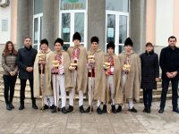 Коледари от ПГЗ „Стефан Цанов” гостуваха в Община Кнежа