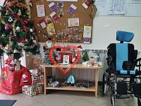 Ученици от ПГЕХТ – Плевен дариха средствата, събрани на благотворителен коледен базар