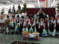 Деца от ДГ „Теменуга” показаха обичаите за зимните празници