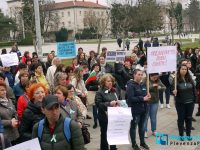 Медицински сестри протестираха в Плевен с искания за достойно заплащане и по-добри условия на труд