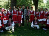В Левски откриха Фолклорния фестивал „Гергьовски люлки“ с рекордните над 550 участници (галерия)
