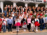 Малчугани от ДГ „Звънче“ се включиха в хоровото изпълнение на „Върви, народе възродени“ днес в Плевен