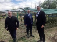 Министър Порожанов посети Българене и обеща: Пострадалите от градушките стопани ще получат обезщетение
