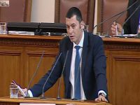 Депутатът Стефан Бурджев попита здравния министър какво ще се предприеме за справяне с комарите по Дунав