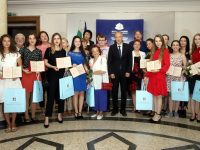 Трима зрелостници от Плевен са удостоени с почетното отличие „Национална диплома“ на МОН
