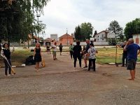 Десетки жители на Гулянци се включиха в кампанията „Да изчистим България заедно“