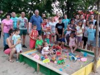 На нова детска площадка се радват малчуганите в жк „Дружба”
