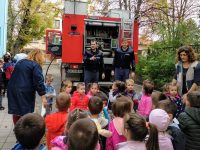 Пожарникари гостуваха на малчуганите в ДГ „Ралица“ – Плевен