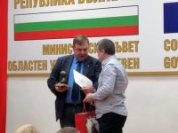 НУ „Христо Ботев” с грамота за дарител в изграждането на паметника на Девета пехотна плевенска дивизия
