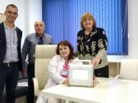 Банка дари последно поколение транспортен респиратор на УМБАЛ „Света Марина“ – Плевен