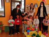 Подаръци получиха детските градини в община Червен бряг за 1 юни