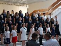 Председателят на ОбС – Плевен Мартин Митев пожела „На добър час“ на абитуриентите от хор „Звъника“
