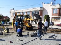 Община Гулянци извършва ремонт на площадите в четири населени места