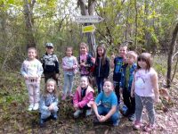 Деца от ДГ „Чучулига“ и родители се включиха в инициативата „С пръчка в гората, не с таблет в ръката“
