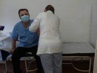 Започна ваксинацията в най-голямата болница в Северна България, директорът й се ваксинира пръв