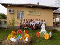 Лазарките от НЧ „Зора-1990г.“ село Победа поднесоха своите благословии виртуално