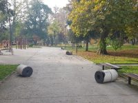 Вандали съсипаха съдове за отпадъци за близо 10 хиляди лева в Градската градина