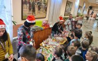 Коледен базар в ИНУ „Христо Ботев“ – снимки
