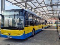Доставиха 14 нови електрически автобуси по проект на Община Плевен