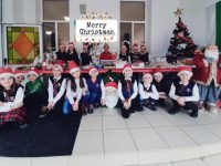 Коледен базар отвори врати в НУ „Патриарх Евтимий“ – Плевен
