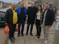 40 семейства в община Долни Дъбник получиха продукти от първа необходимост, осигурени от депутатите Валери Лачовски и Десислава Трифонова