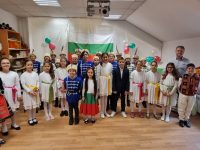 По повод 3 март в ИНУ „Христо Ботев“ организираха онлайн празник с участието на детски градини от Плевен и региона