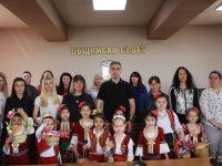 Лазарки внесоха празнично настроение в община Кнежа