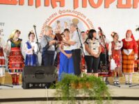 650 изпълнители превърнаха в празник фолклорния фестивал в Пордим – снимки