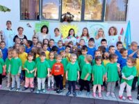Деца, родители и персонал на ДГ „Щастливо детство“ се включиха в Европейския ден на спорта – снимки