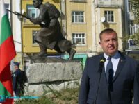 Красимир Каракачанов: Абдикирала държава не може да реши проблемите на хората!