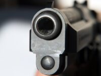 Двама простреляни мъже от Долна Митрополия и Тръстеник откриха в частен дом в Долни Вадин