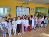 Децата от ИДГ „Гергана“ отдадоха почит на делото на книжовниците, просветителите и вдъхновителите – снимки