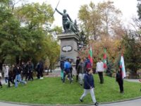 Учениците на ПГПЧЕ „Димитър Димов“ отдадоха почит на героите от Сливница