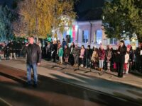 На 7 декември в ИНУ „Христо Ботев“  грейнаха светлините на коледната елха – снимки