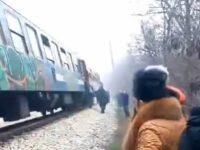 Локомотивът на влака Варна – София се запали край Пордим