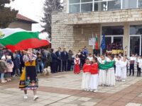 В Гулянци: Община, читалище, училище и църква честваха тържествено Трети март – снимки