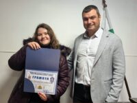 14-годишната Моника получи грамота за доблестна постъпка от шефа на ОДМВР