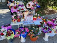 Майката на Сузи ще продава цветя днес и утре, за да събере средства за прегледи в Турция