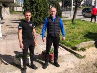 Ученик от СУ „Христо Смирненски“ намери и върна голяма сума пари и документи на собственика им