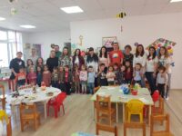 Деца, родители и учители боядисваха заедно яйца в ДГ „Щастливо детство“, филиал „Приказен свят“