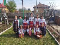 Лазарки пяха и благославяха стопаните на село Асеновци