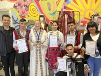 Ученици от Пордим впечатлиха певицата Бинка Добрева на конкурс в столицата
