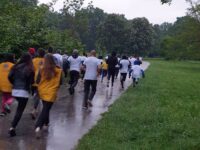 Близо 100 плевенчани тичаха под дъжда в първото нощно бягане в парк „Кайлъка“ – снимки