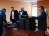 Заместник министър Катинов днес връчи оръжие на полицаи от ОДМВР – Плевен