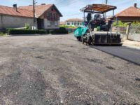 Продължават ремонтите на улици в община Гулянци
