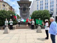 Ученици от СО „Данаил Попов“ дадоха почетен караул пред паметника на Апостола в София