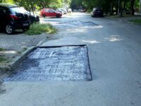 Продължават текущите ремонти на улици, монтират нови пейки на пл. „Ст. Стамболов”